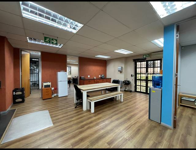 257M² OFFICE FOR SALE IN LYME PARK
